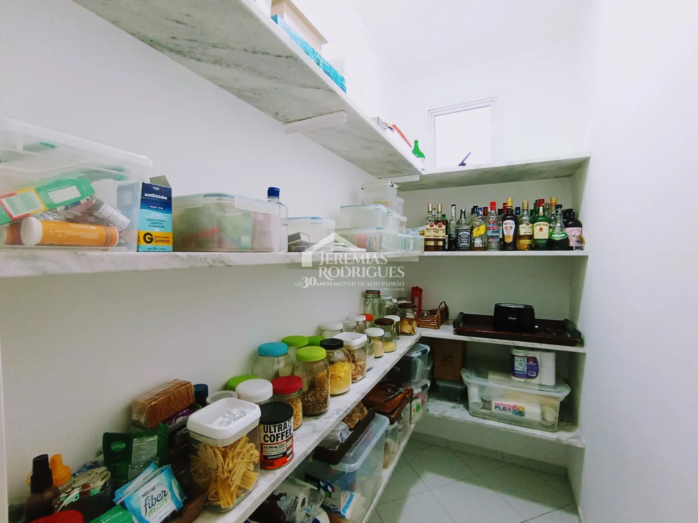 Casa à venda com 4 dormitórios no Condomínio Taubaté Village em Taubaté/SP.