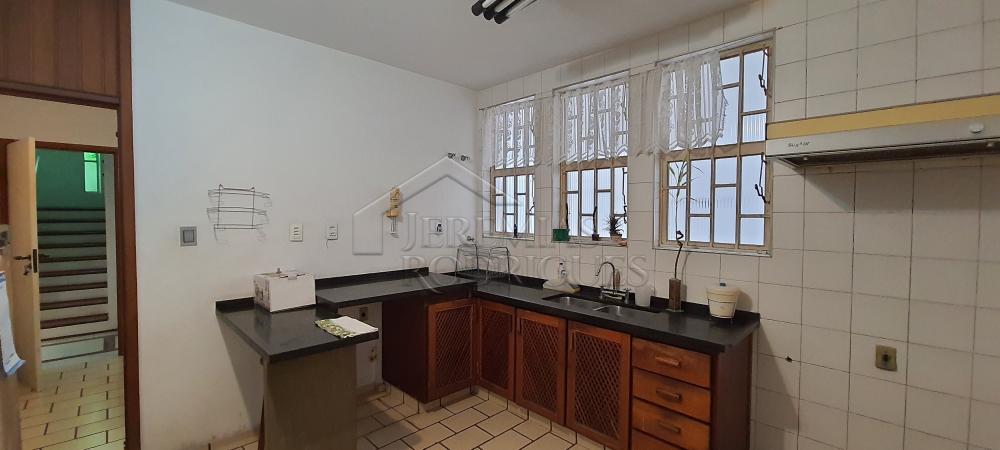 Casa à venda com 4 suítes no bairro Jardim das Nações em Taubaté/SP.