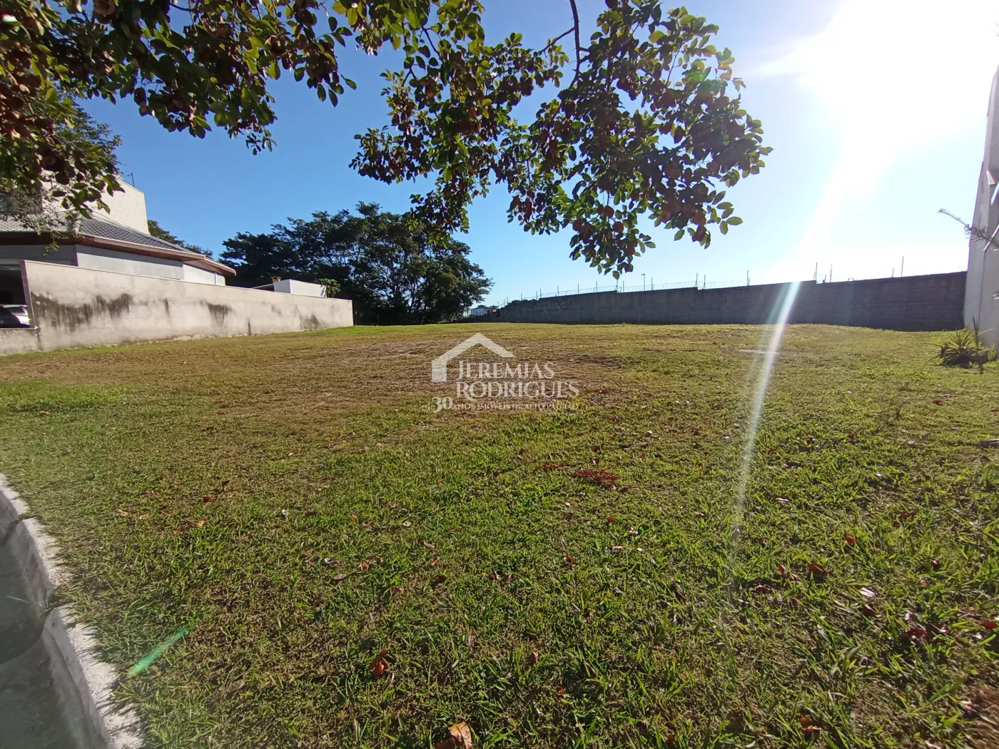 Terreno à venda com 448 m² no Condomínio Campos do Conde II - Chambord em Tremembé/SP