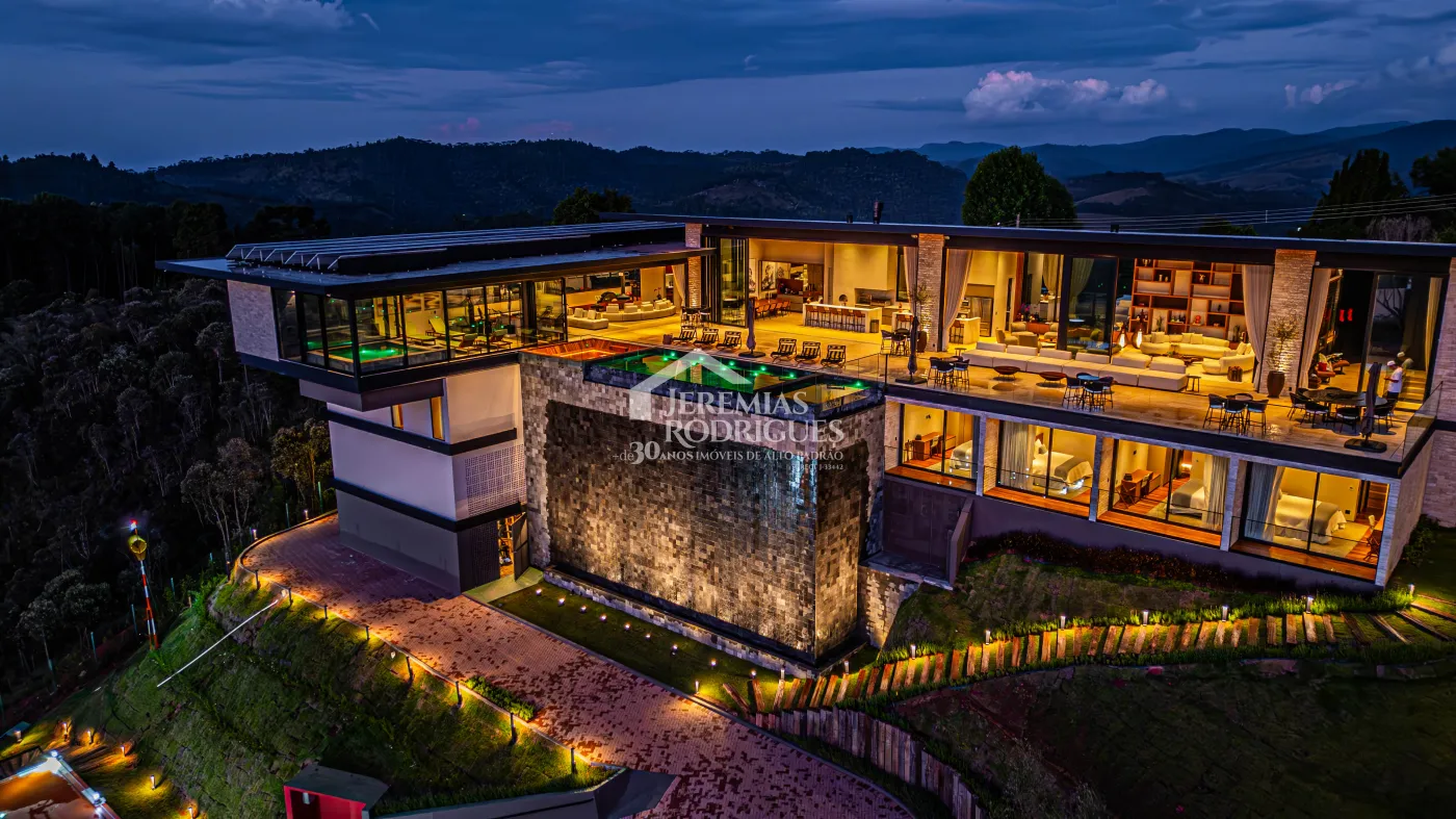 Mansão à venda com 11 suítes no Condomínio Gran Ville em Campos do Jordão/SP.