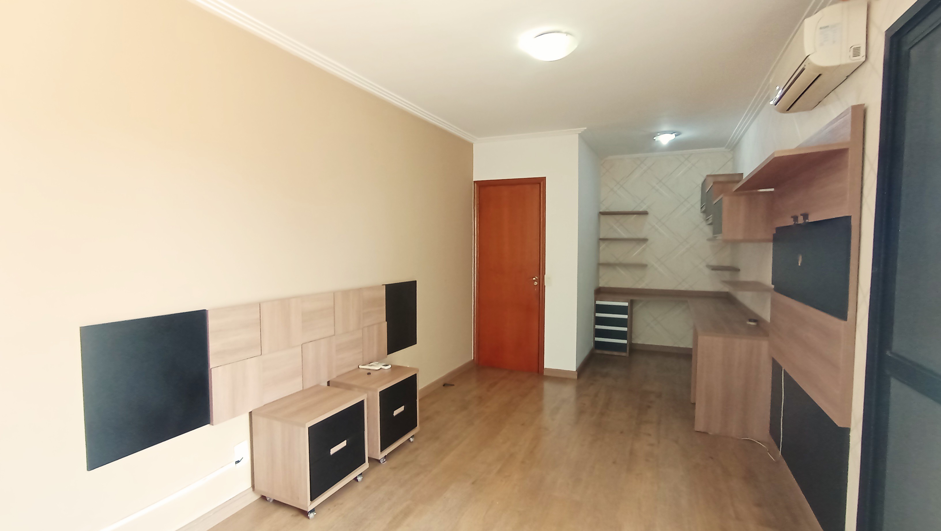 Casa à venda com 4 suítes no Condomínio Real Ville em Pindamonhangaba/SP. 