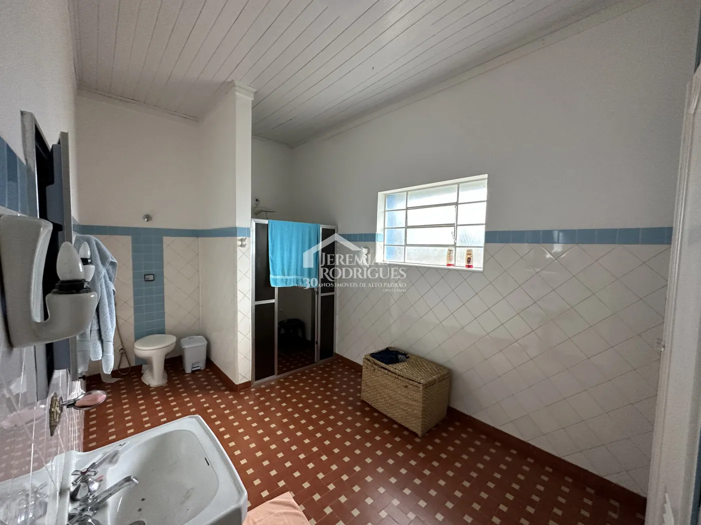 Fazenda para criação de gado de corte e plantação de milho, com mais de 612 hectares, em Cruzeiro-SP.