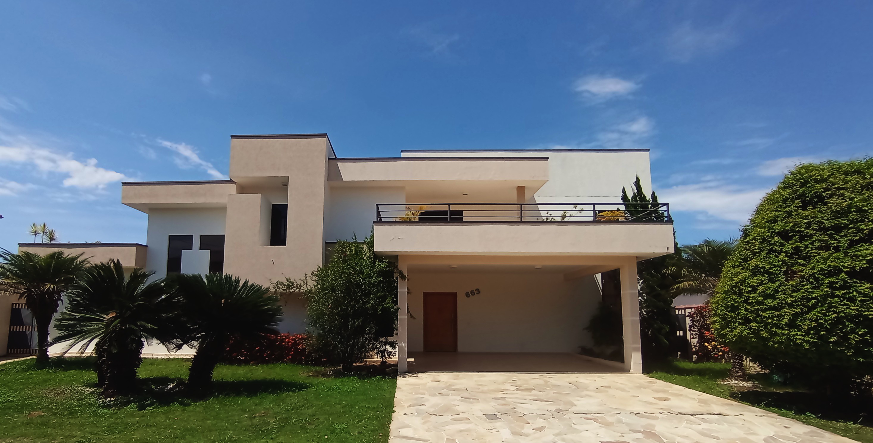 Casa à venda com 4 suítes no Condomínio Real Ville em Pindamonhangaba/SP. 