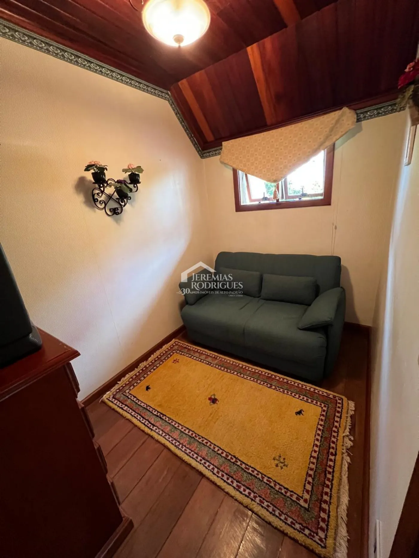 Apartamento à venda com 4 dormitórios, 324m² no Condomínio Le Bourg Saint Maurice em Campos do Jordão/SP.