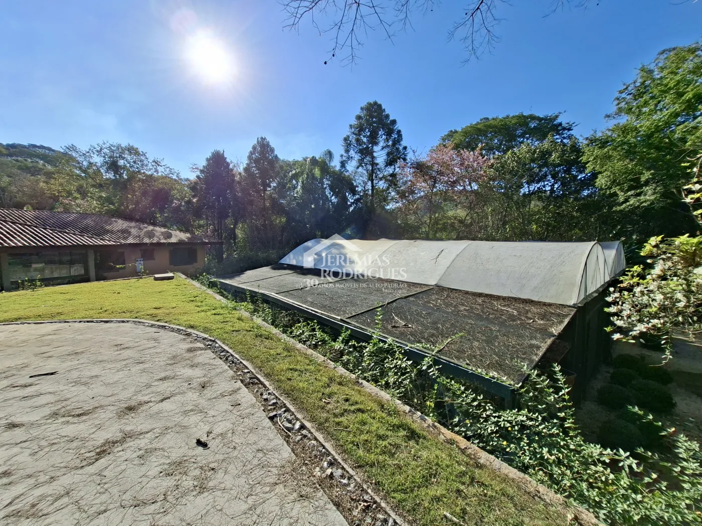 Casa à venda com 4 dormitórios, no Condomínio Parque da Mantiqueira em Santo Antônio do Pinhal/SP.