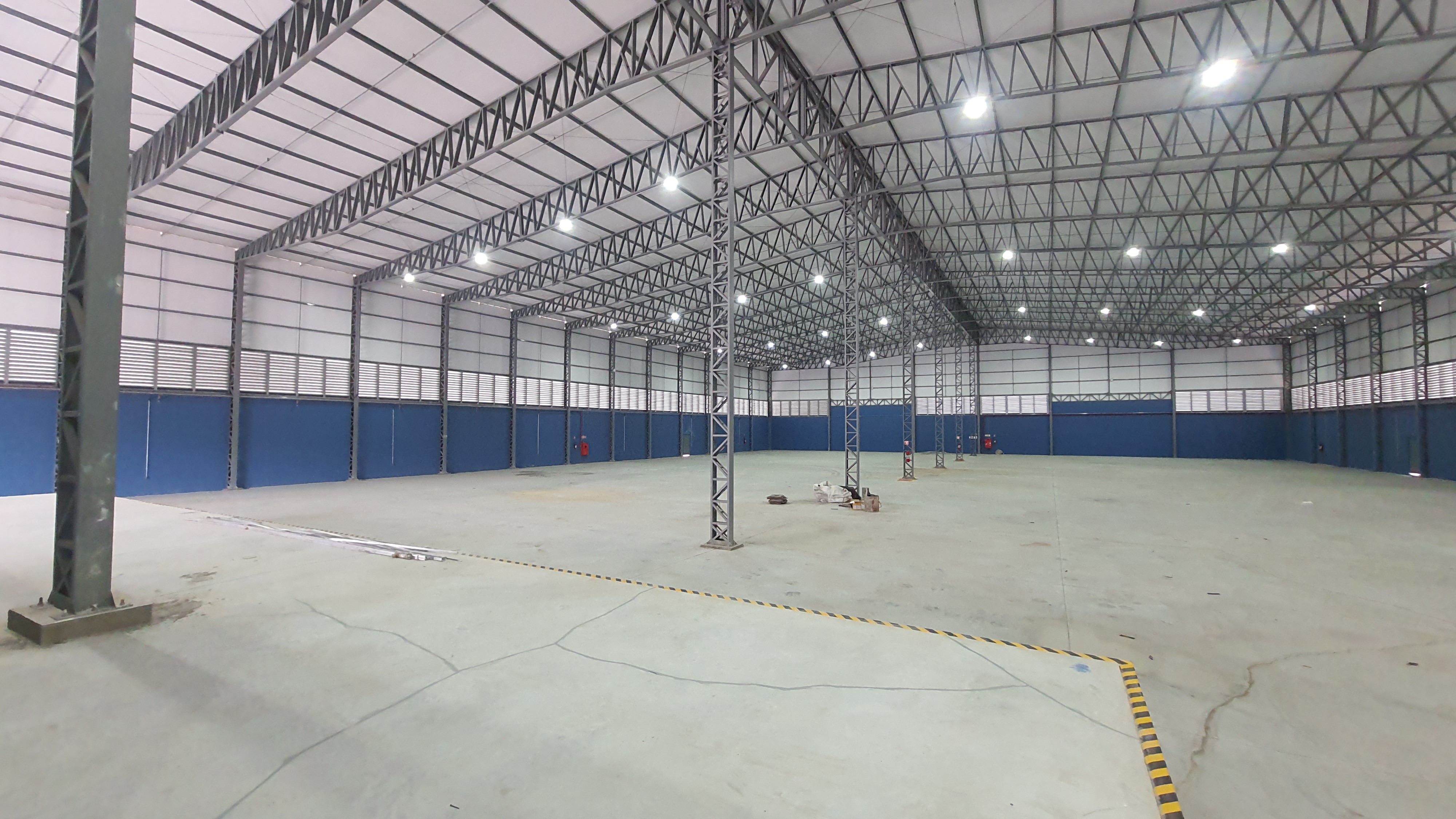 Galpão para locação com 3.900 m² no bairro Santa Luzia, na rodovia pres. Dutra em Caçapava/SP.  