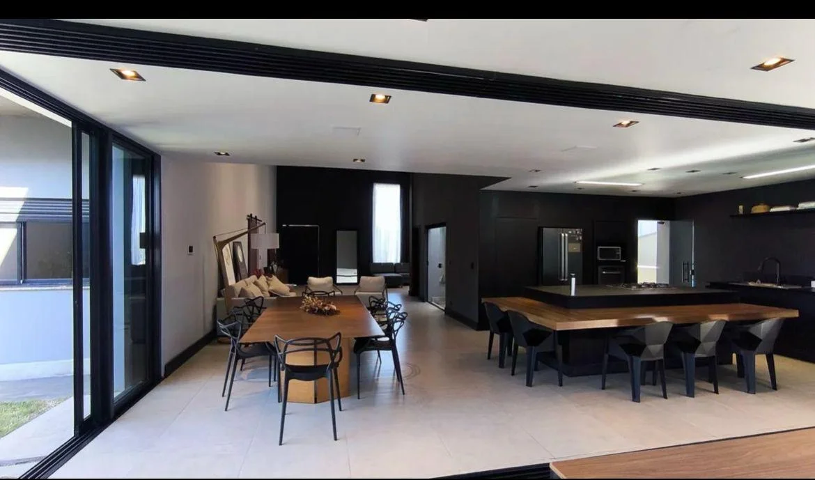 Casa com 3 dormitórios no Condomínio Santa Helena em Caçapava/SP.