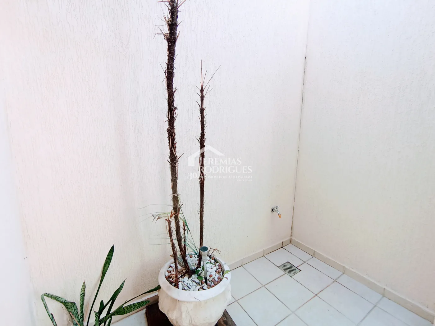 Casa à venda com 3 dormitórios no Condomínio Vale dos Príncipes em Taubaté/SP.