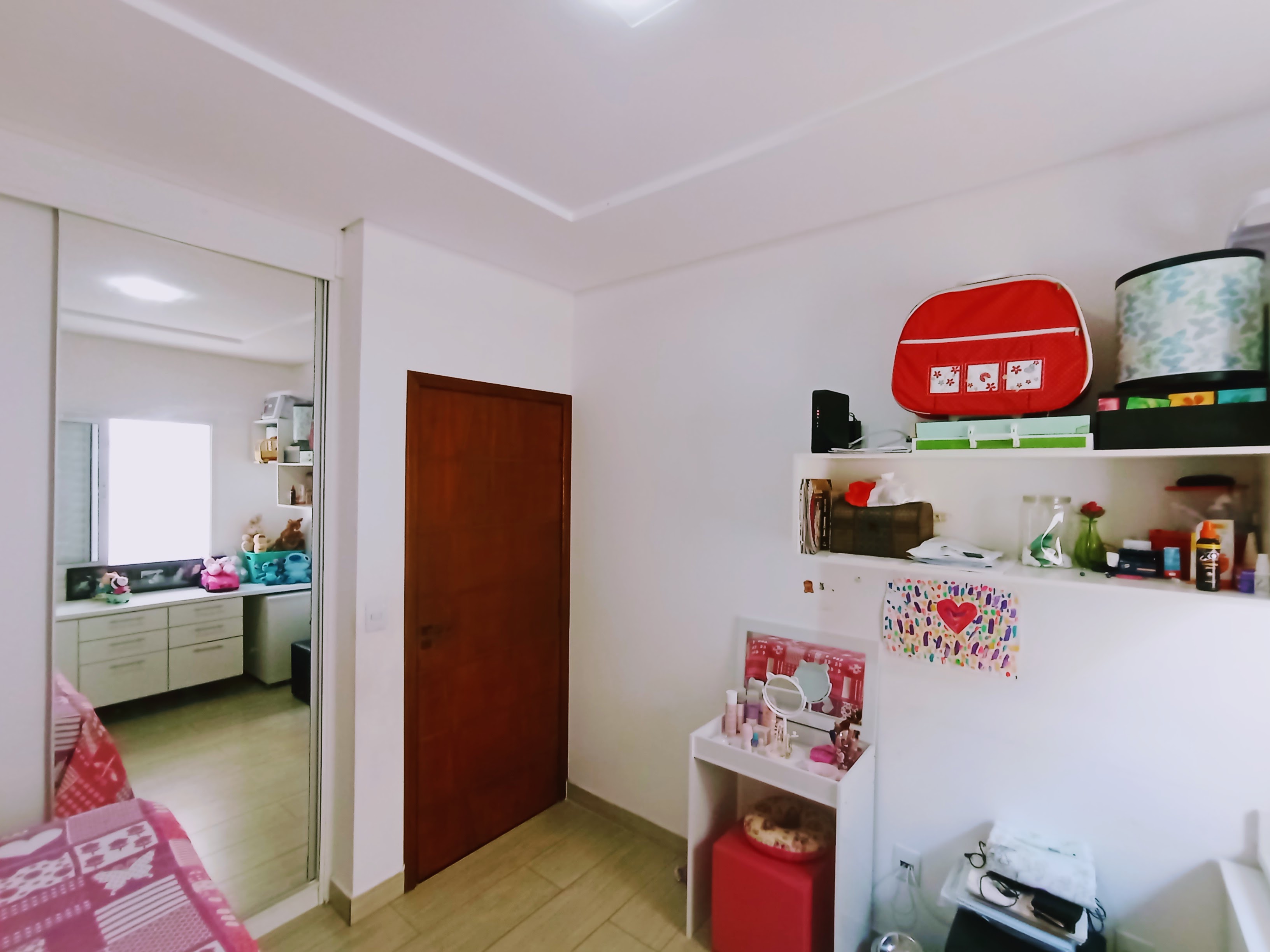 Casa à venda com 2 dormitórios no Condomínio Verdes Vales em Taubaté/SP.