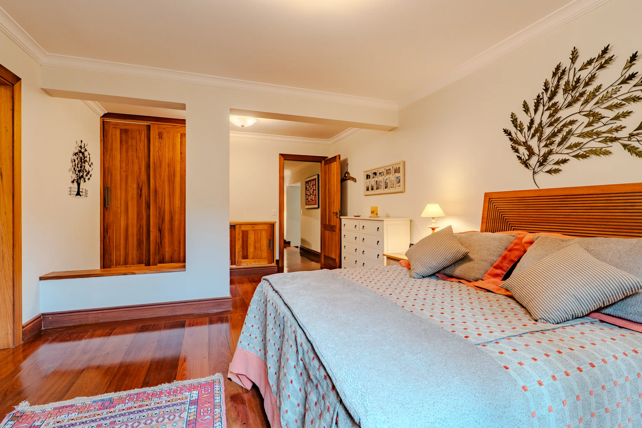 Casa à venda com 7 suítes no Condomínio Vila Simonsen em Campos do Jordão/SP. 