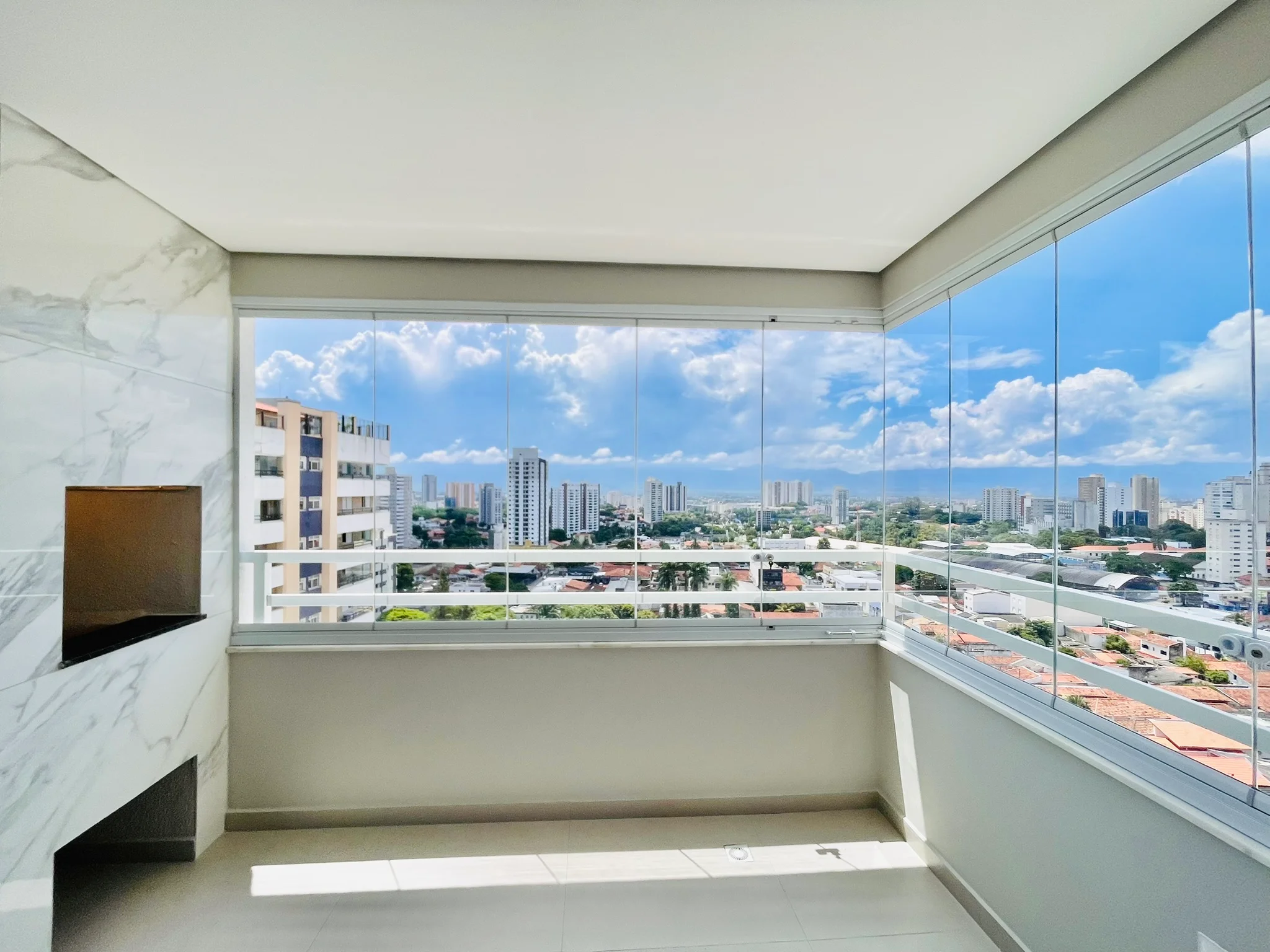 Apartamento para venda e locação, 101 m² no Condomínio Lume Residence em Taubaté/SP. 