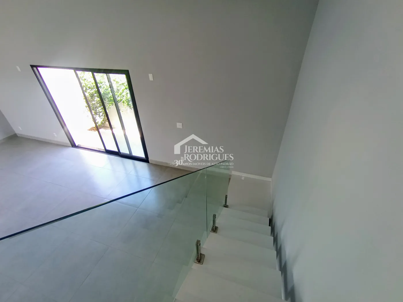 Casa assobradada à venda com 3 suítes no Condomínio Cyrela Landscape em Taubaté/SP.