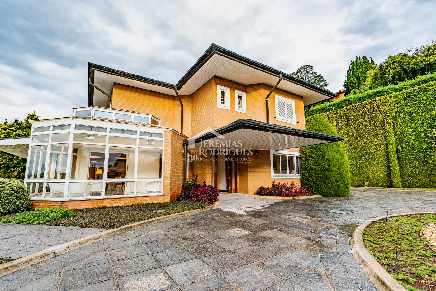 Casa com 4 suítes, 670 m² - Alto do Capivari - Campos do Jordão/SP.