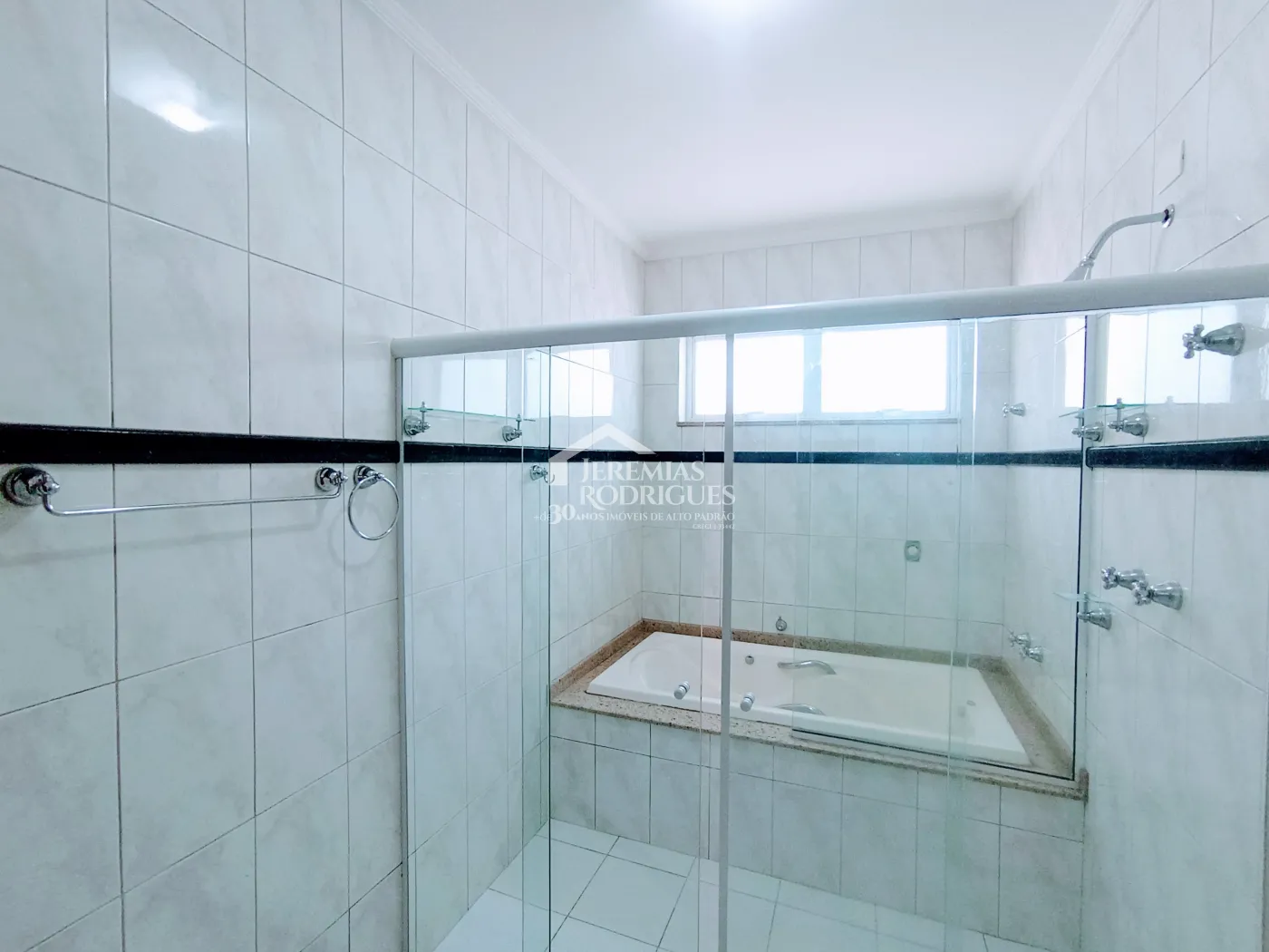 Casa à venda com 3 dormitórios no Condomínio Vale dos Príncipes em Taubaté/SP.