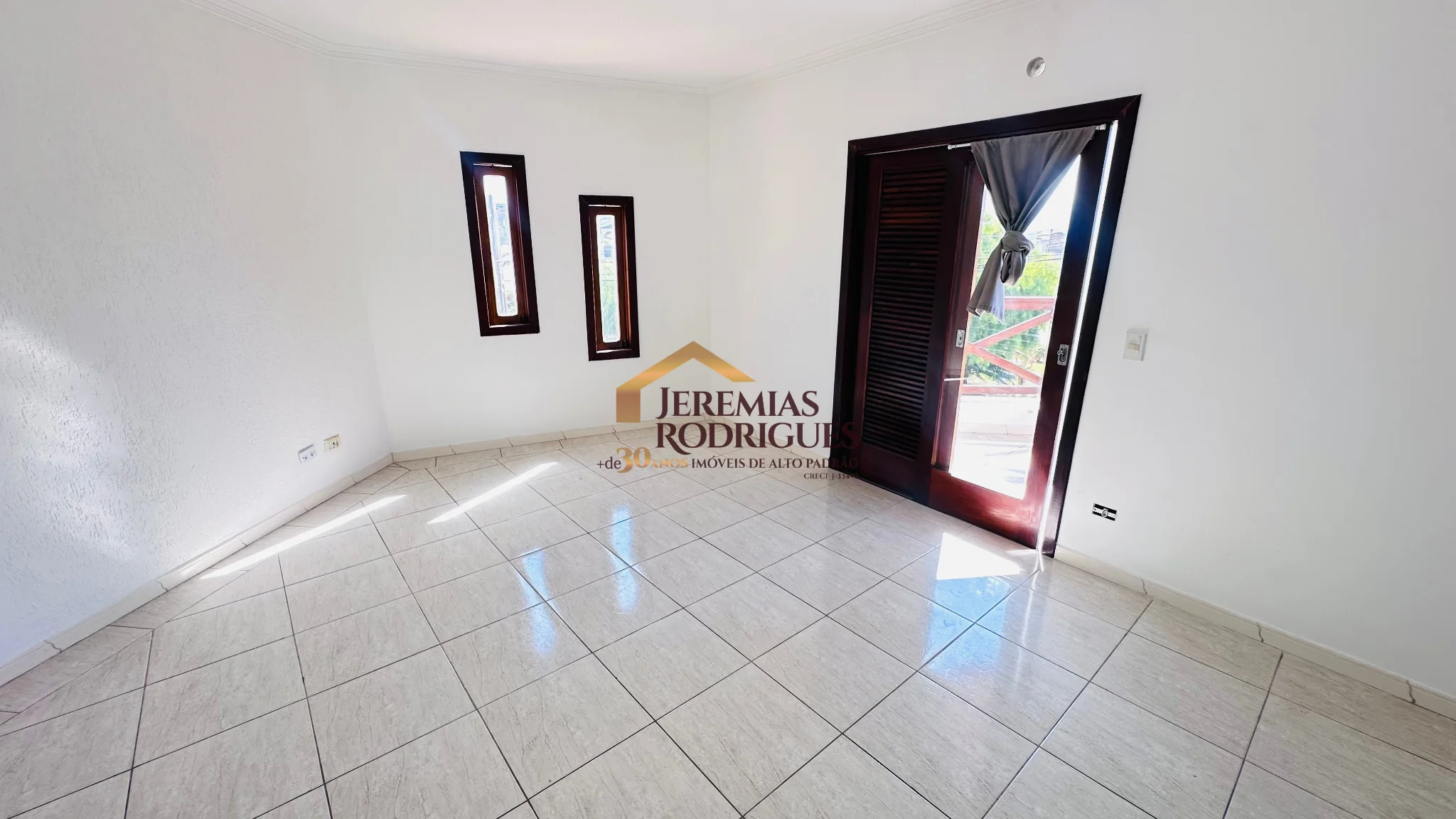 Casa para locação no Condomínio Real Ville em Pindamonhangaba/SP.