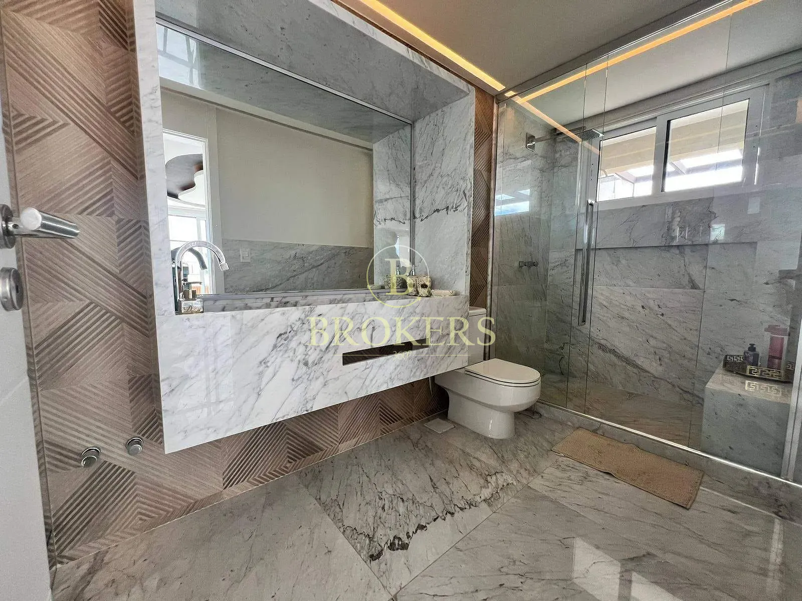 Luxo e sofisticação no Alphaville: Casa triplex mobiliada com 6 suítes, SPA e campo de futebol priv — foto 19