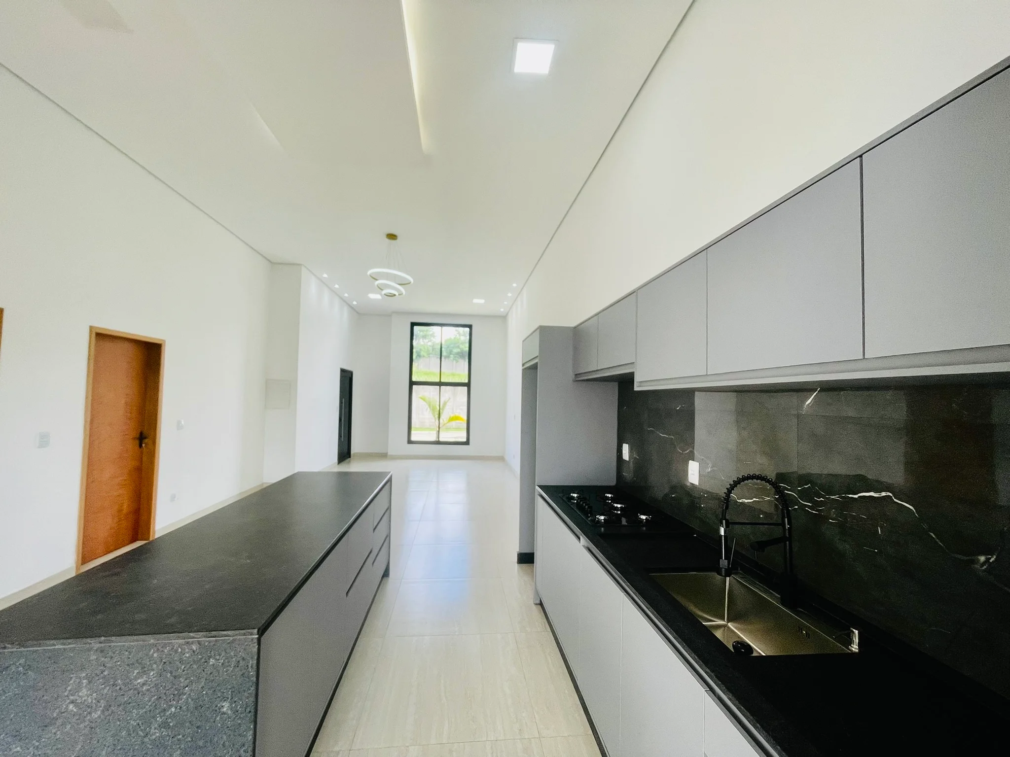 Casa para venda e locação, com 3 dormitórios no Condomínio Vila Romana em Pindamonhangaba/SP