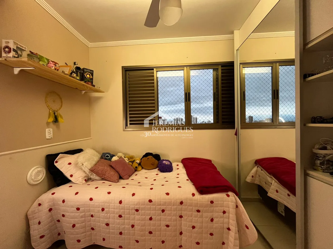Apartamento duplex à venda com 2 dormitórios, 107 m² no Edifício Jabuticabeiras em Taubaté/SP.