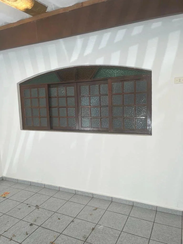 Casa GRANDE, 153m², Térrea com 03 quartos, 02 Vagas de Garagem Coberta, para locação no Jardim Ipê 4, São Bernardo do Campo - SP