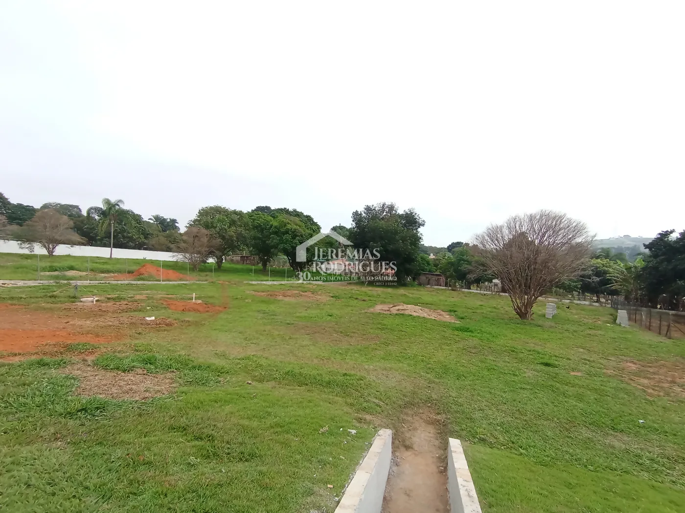 Casa à venda com 4 dormitórios no Condomínio Chácaras Cataguá em Taubaté/SP