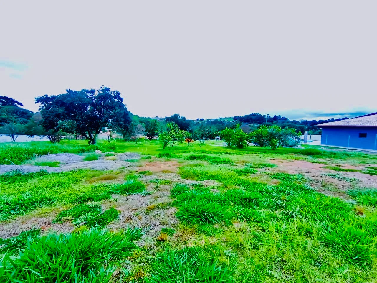 Terreno à venda com 2.500 m² no Condomínio Chácaras Cataguá em Taubaté/SP. 