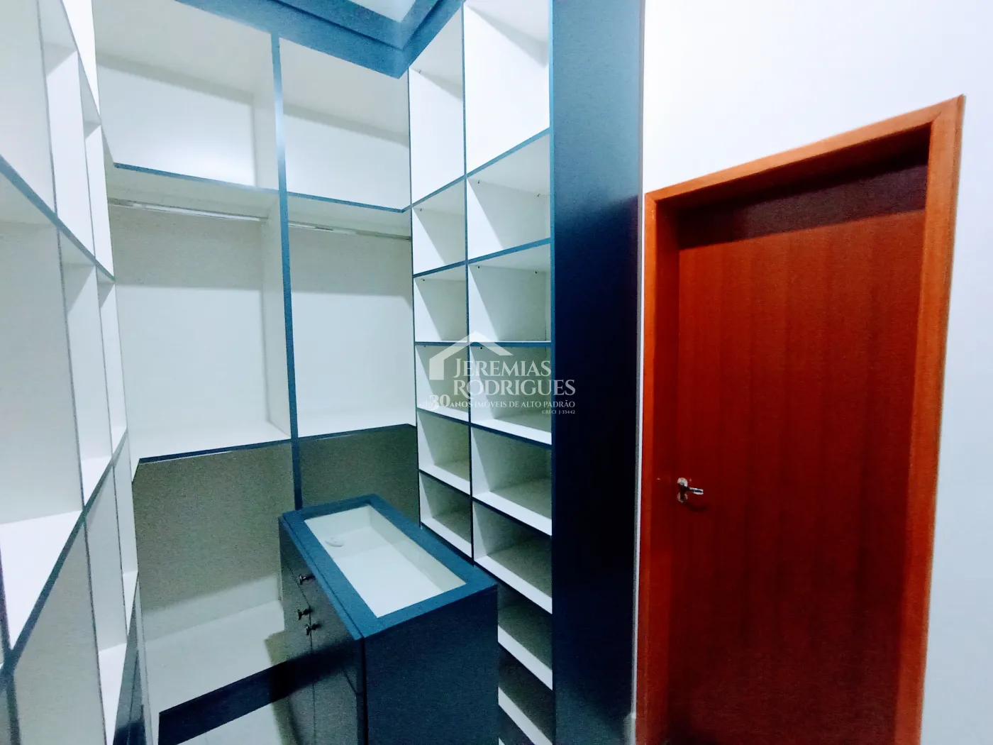 Casa para venda e locação com 3 dormitórios, no Condomínio Colonial Village II em Pindamonhangaba/SP