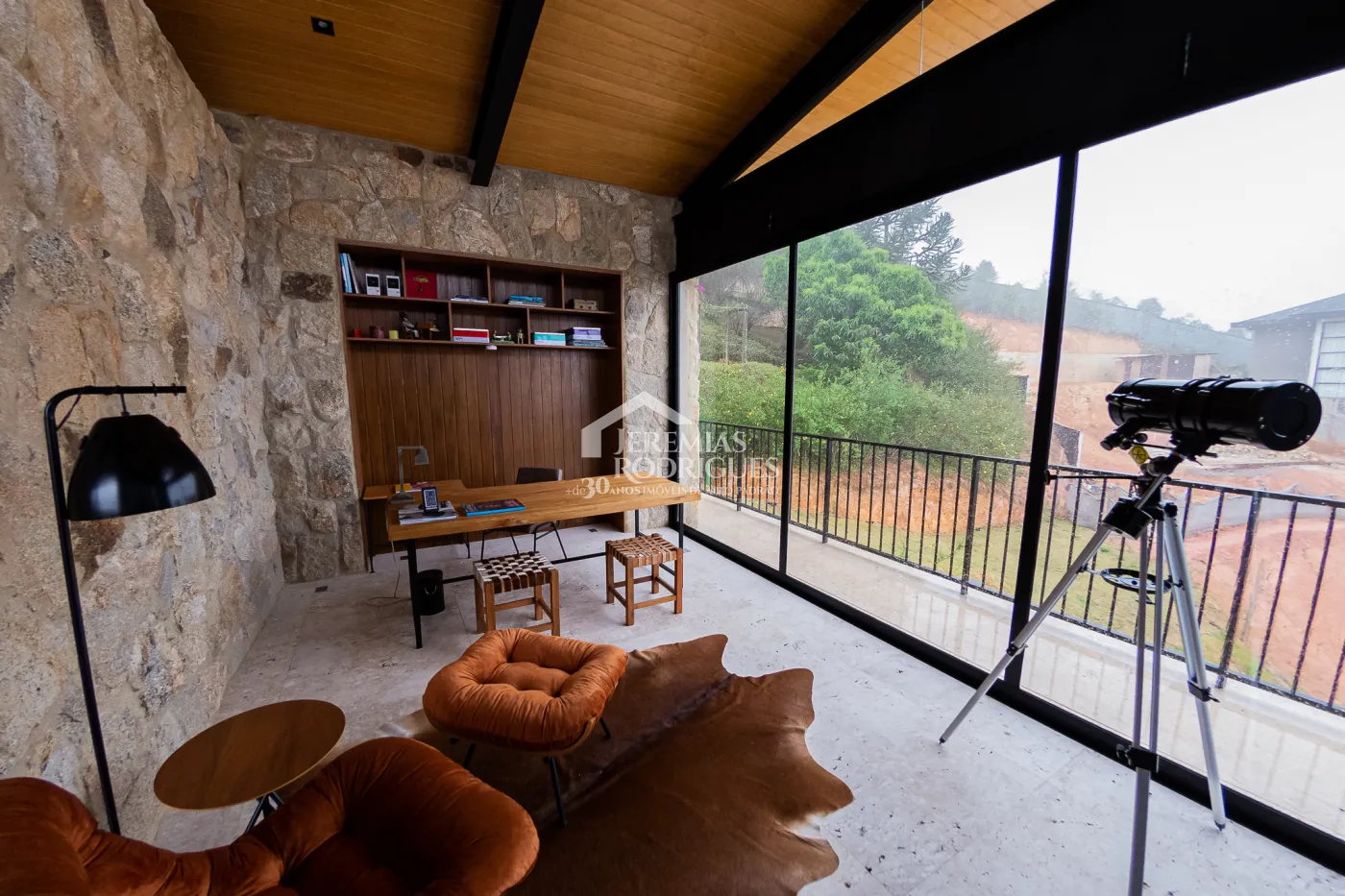 Casa com 5 quartos, 560 m²- Colinas Capivari - Campos do Jordão/SP