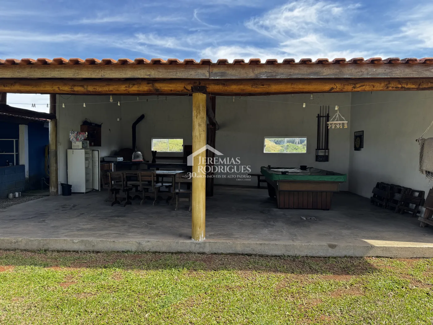 Sitio à venda com 5 dormitórios, 3,5 alqueires no bairro Cruz Pequena em Pindamonhangaba/SP