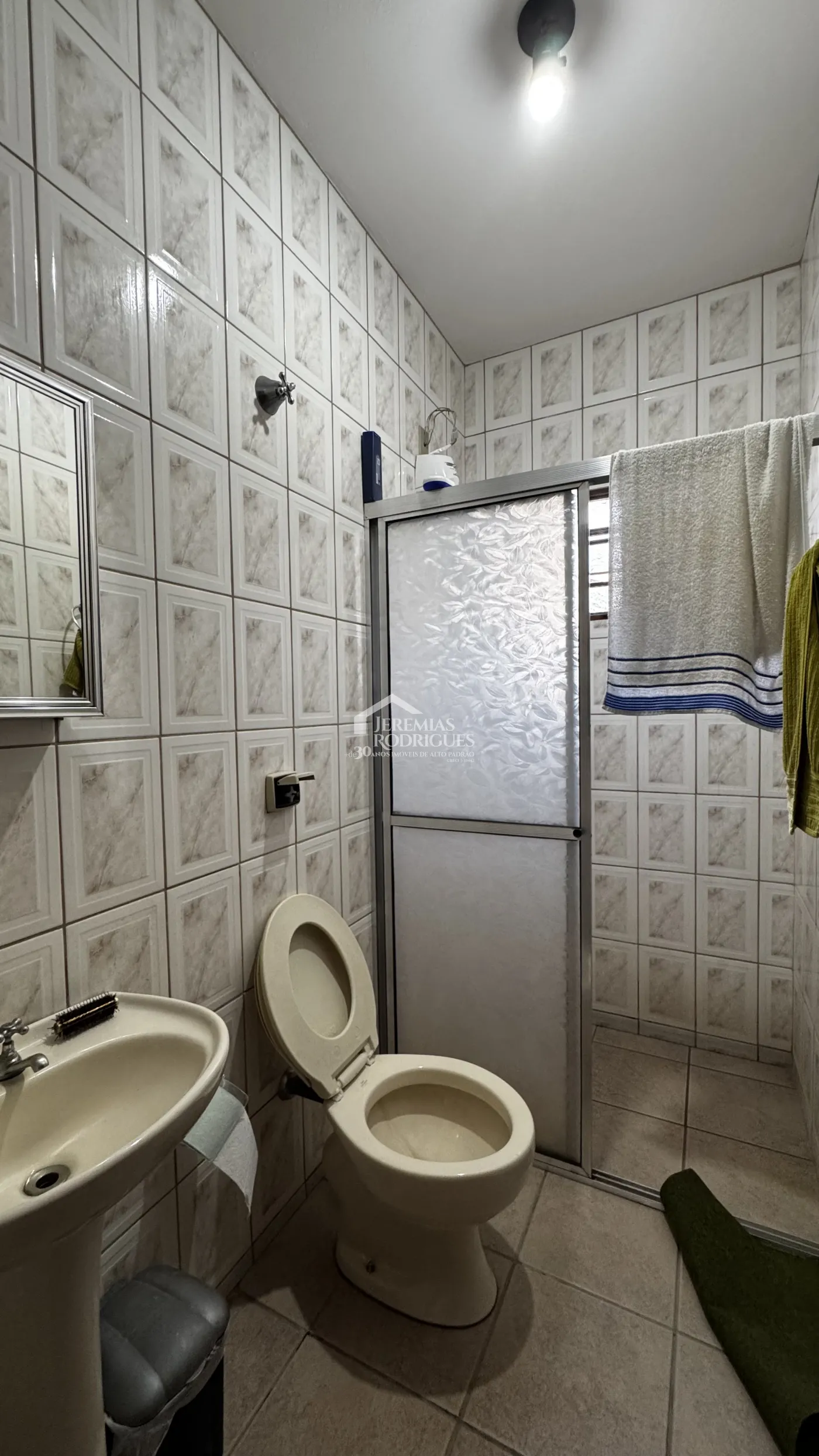 Casa à venda com 3 dormitórios no bairro Vila Rica em Pindamonhangaba/SP