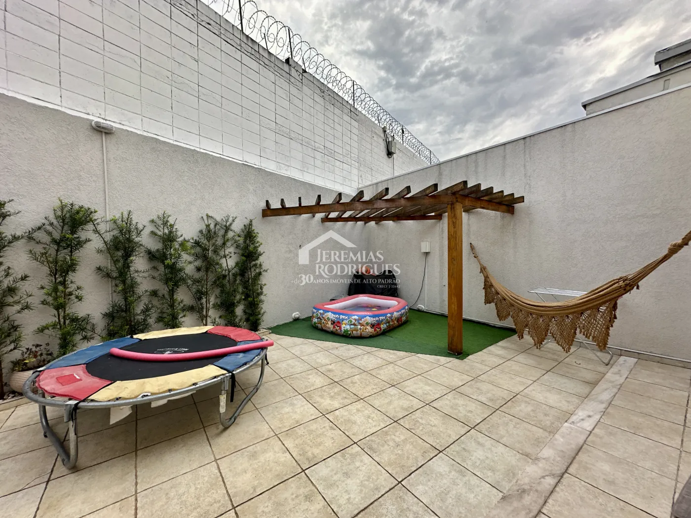 Casa à venda com 3 dormitórios no Condomínio Campos do Conde I em Tremembé/SP