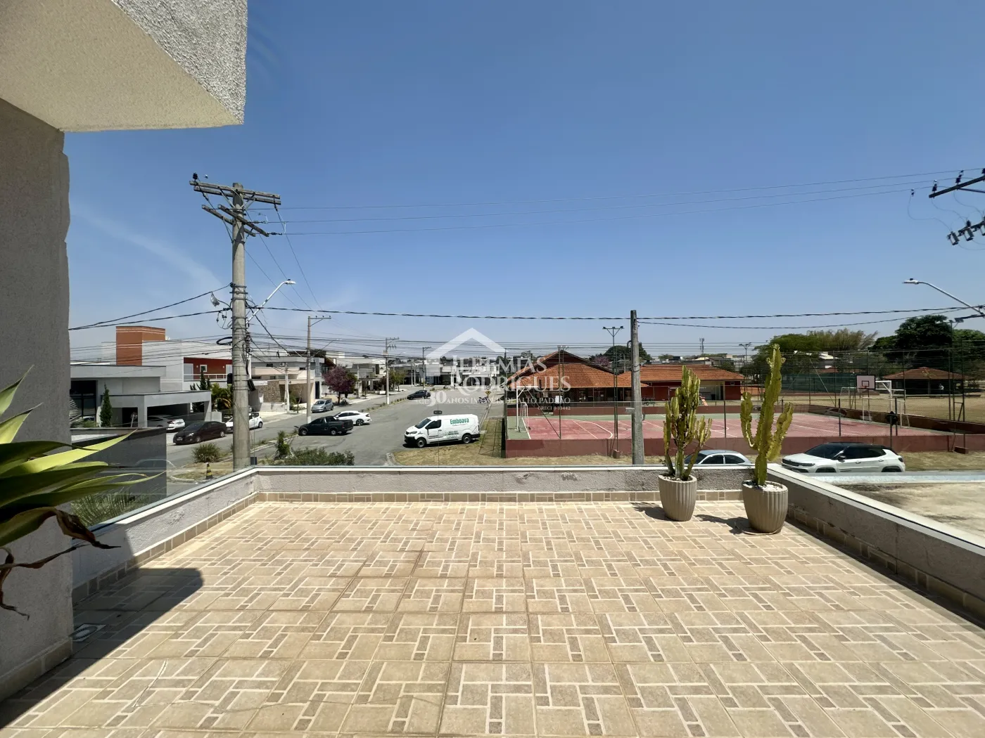 Casa para venda e locação com 3 dormitórios no Condomínio Tecoara em Taubaté/SP.