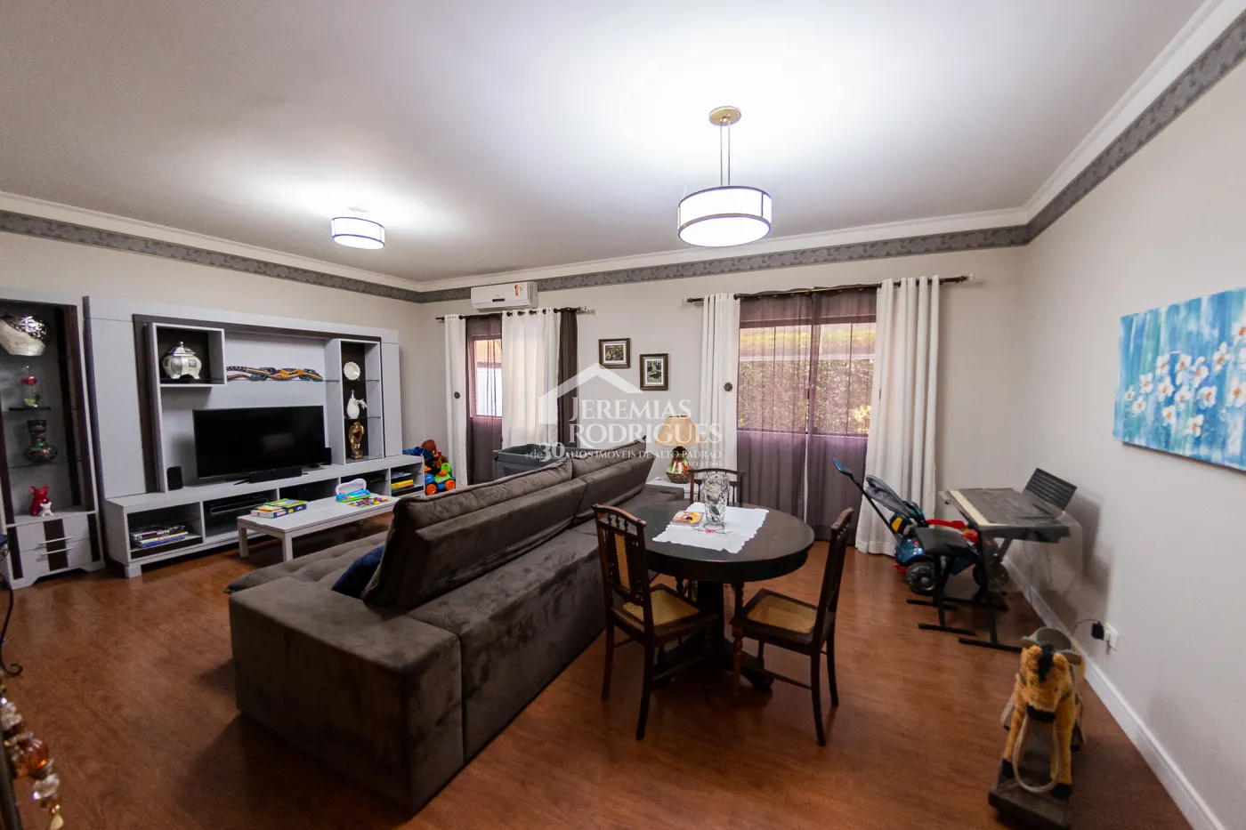 Casa à venda no Condomínio Colonial Village I em Pindamonhangaba/SP