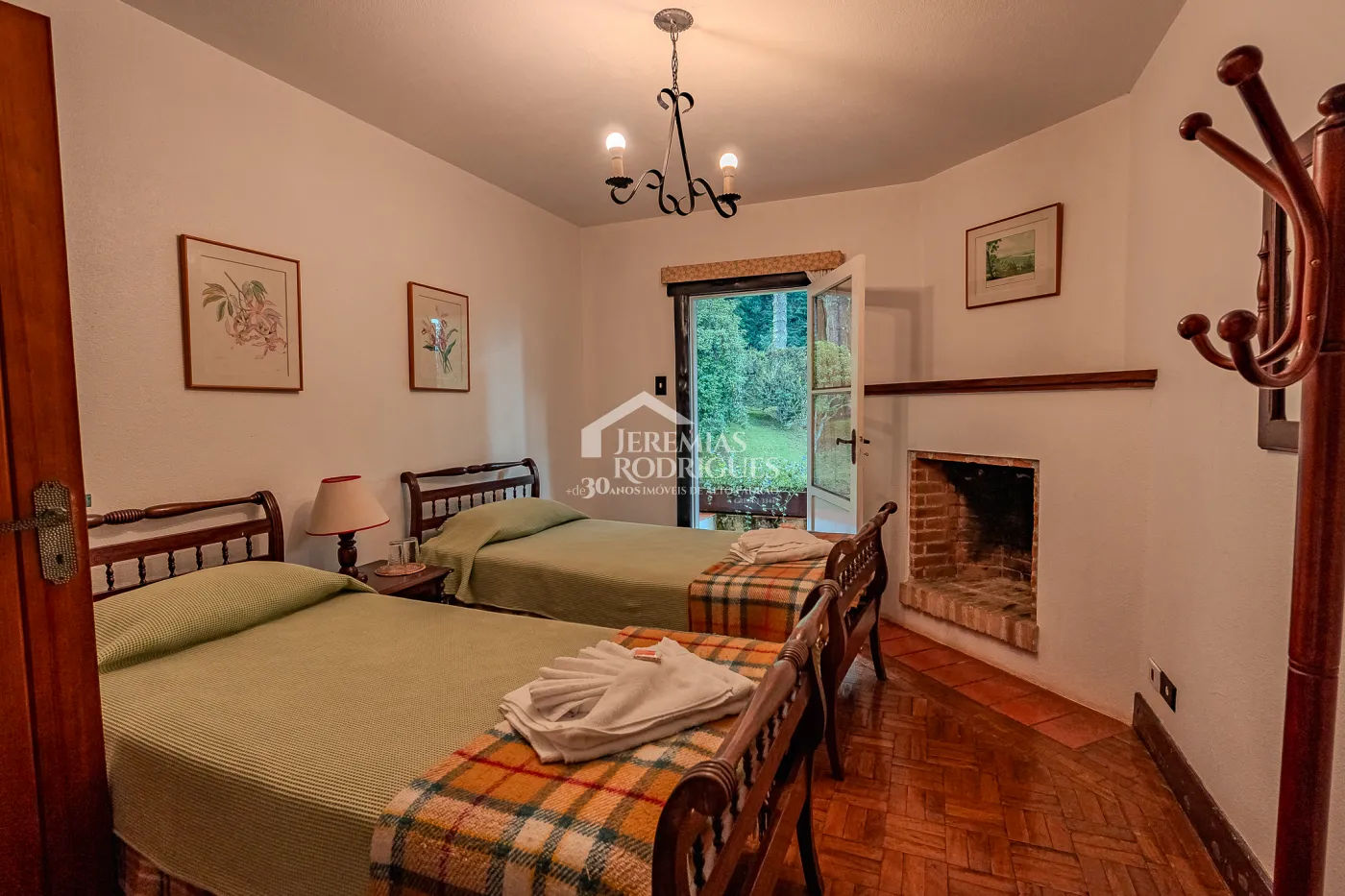 Casa com 9 dormitórios, 694 m² - Condomínio Reserva Figueiredo - Campos do Jordão/SP