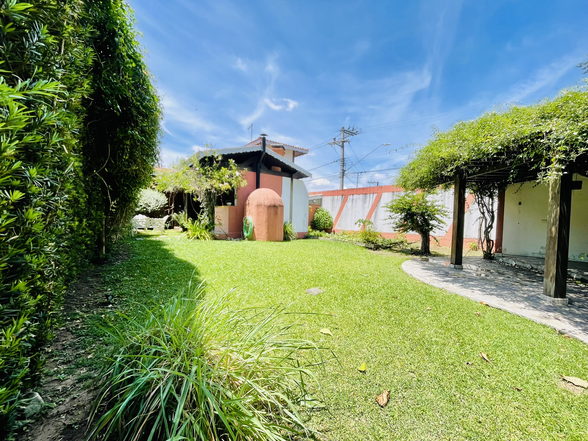 Casa à venda com 4 dormitórios no Condomínio Vale do Sol em Tremembé/SP.