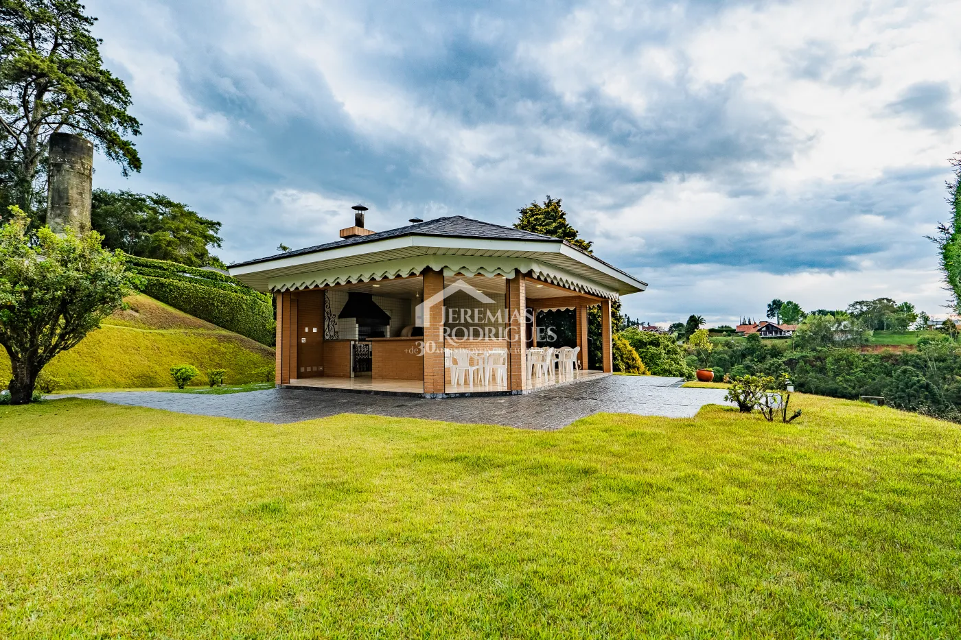 Casa com 4 suítes, 670 m² - Alto do Capivari - Campos do Jordão/SP.