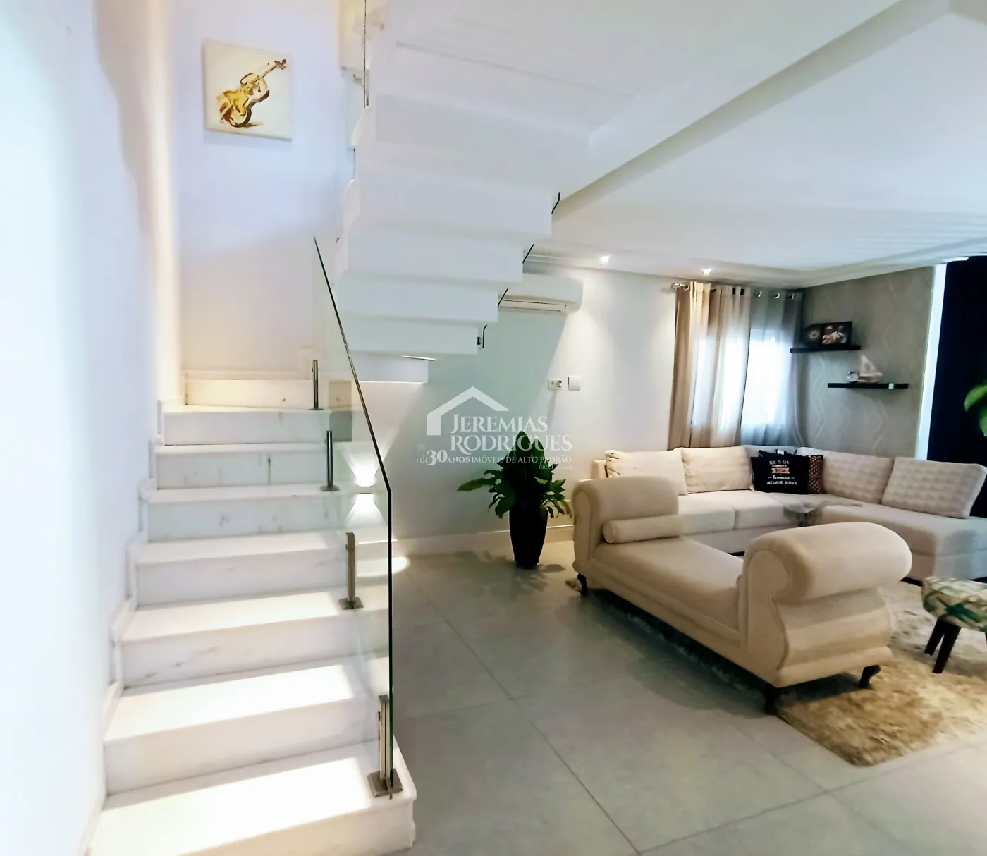 Casa à venda com 4 suítes no Condomínio Altos da Serra VI em São José dos Campos/SP