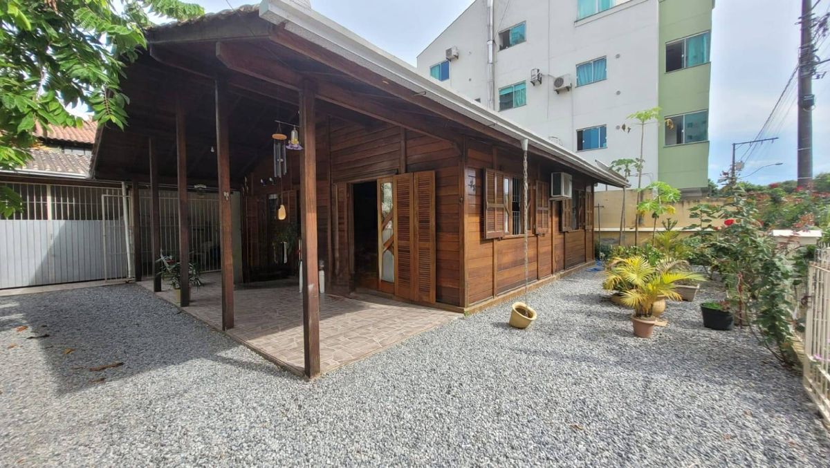 Casa 2 quartos Meia Praia Itapema SC — foto 1