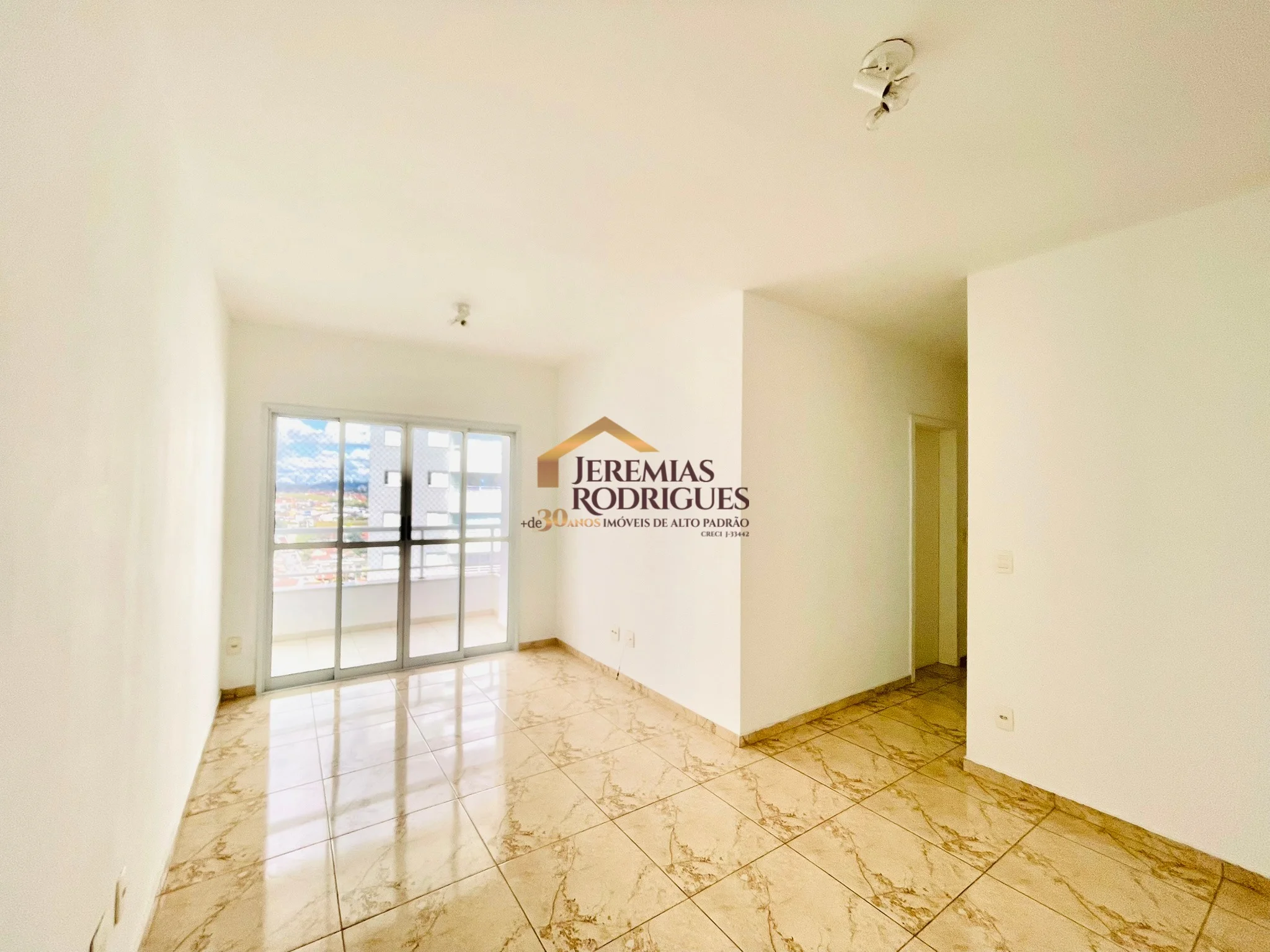 Apartamento para locação no Edifício Itacaré em Taubaté/SP.