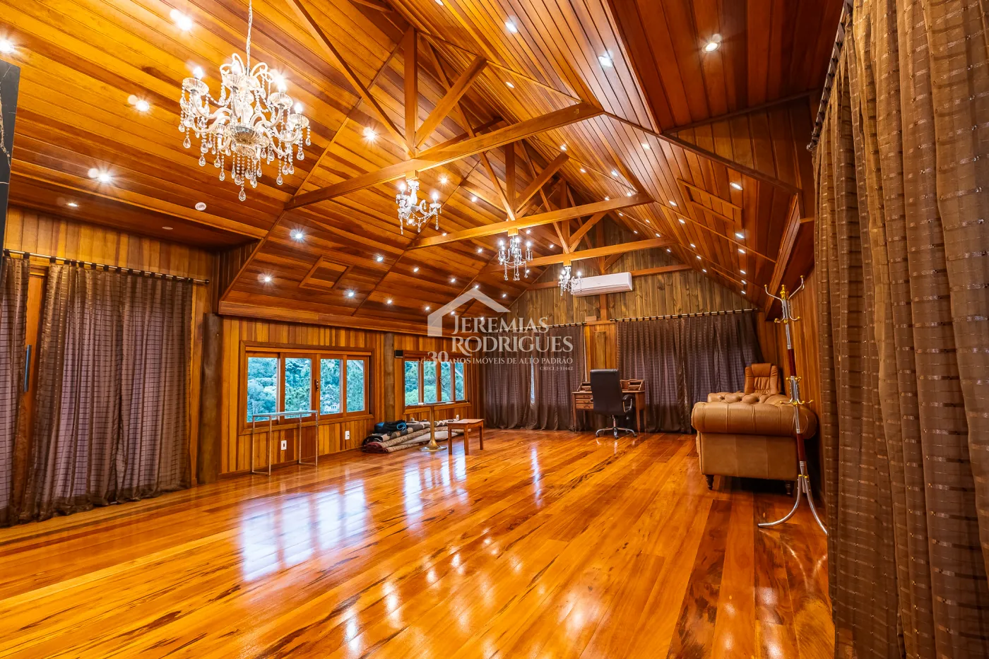 Casa com 5 suítes, 950 m² - Alto do Capivari - Campos do Jordão/SP