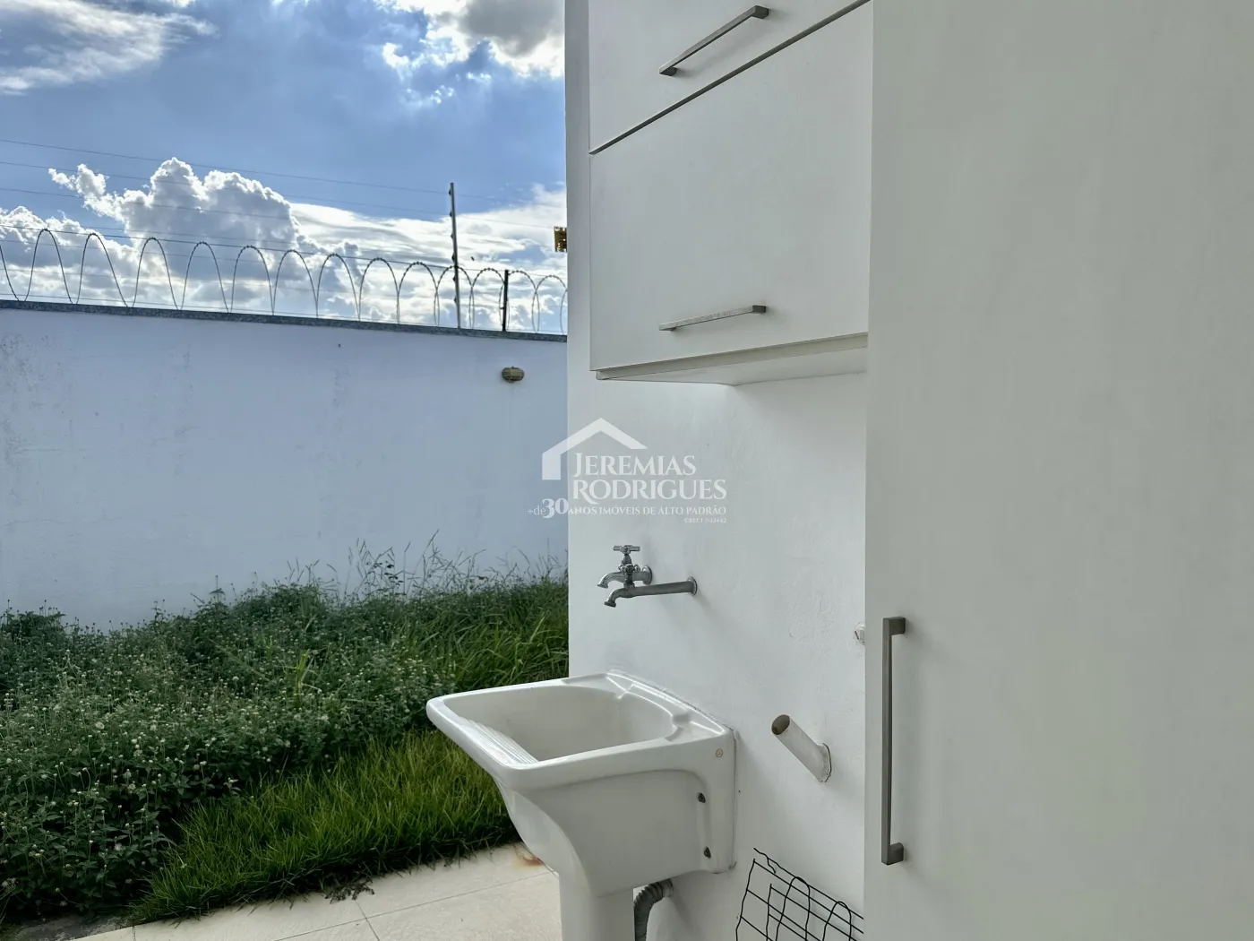 Casa para venda com 3 dormitórios no Condomínio Campos Do Conde I em Tremembé/SP