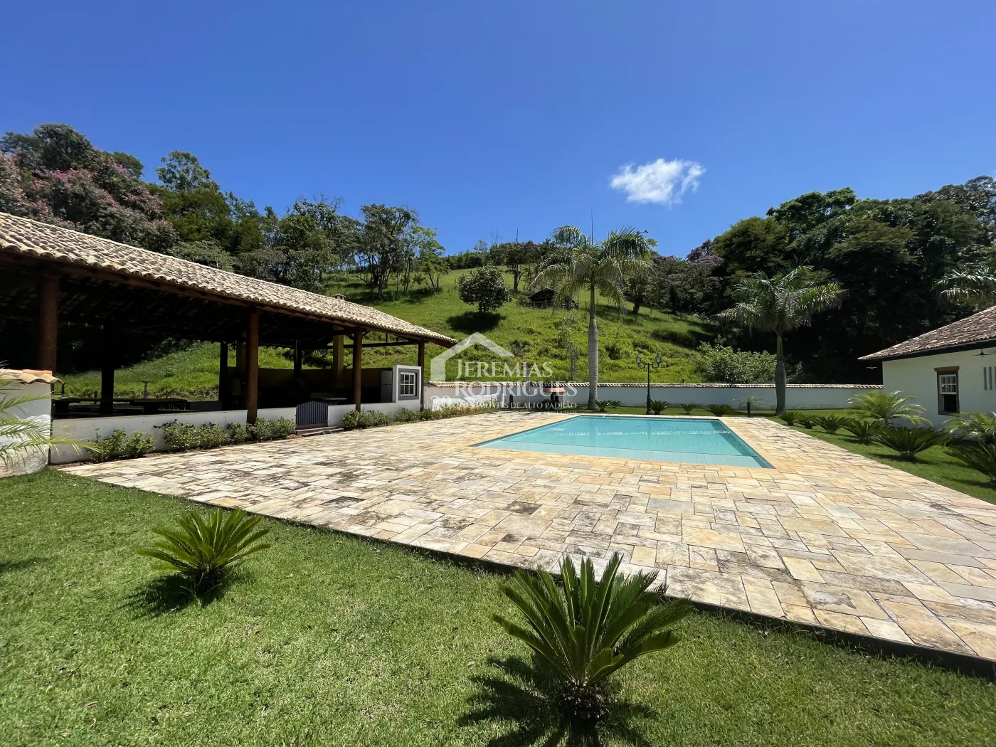 Fazenda com 12 dormitórios - Taubaté/SP