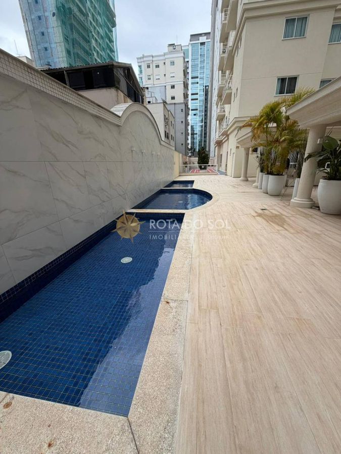Apartamento Mobiliado 4 Suítes à Venda Meia Praia Itapema SC