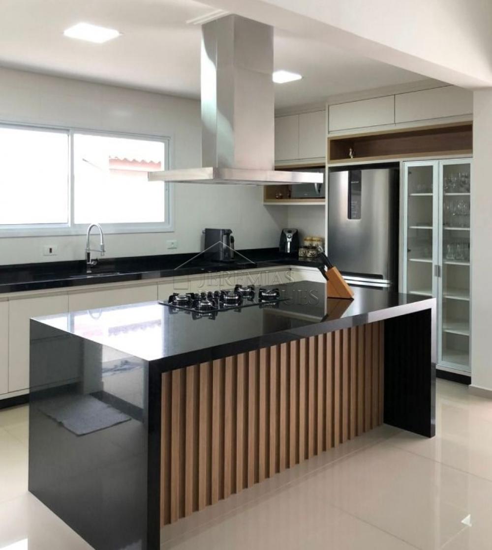 Casa à venda com 3 suítes no Condomínio Reserva dos Lagos em Pindamonhangaba/SP.