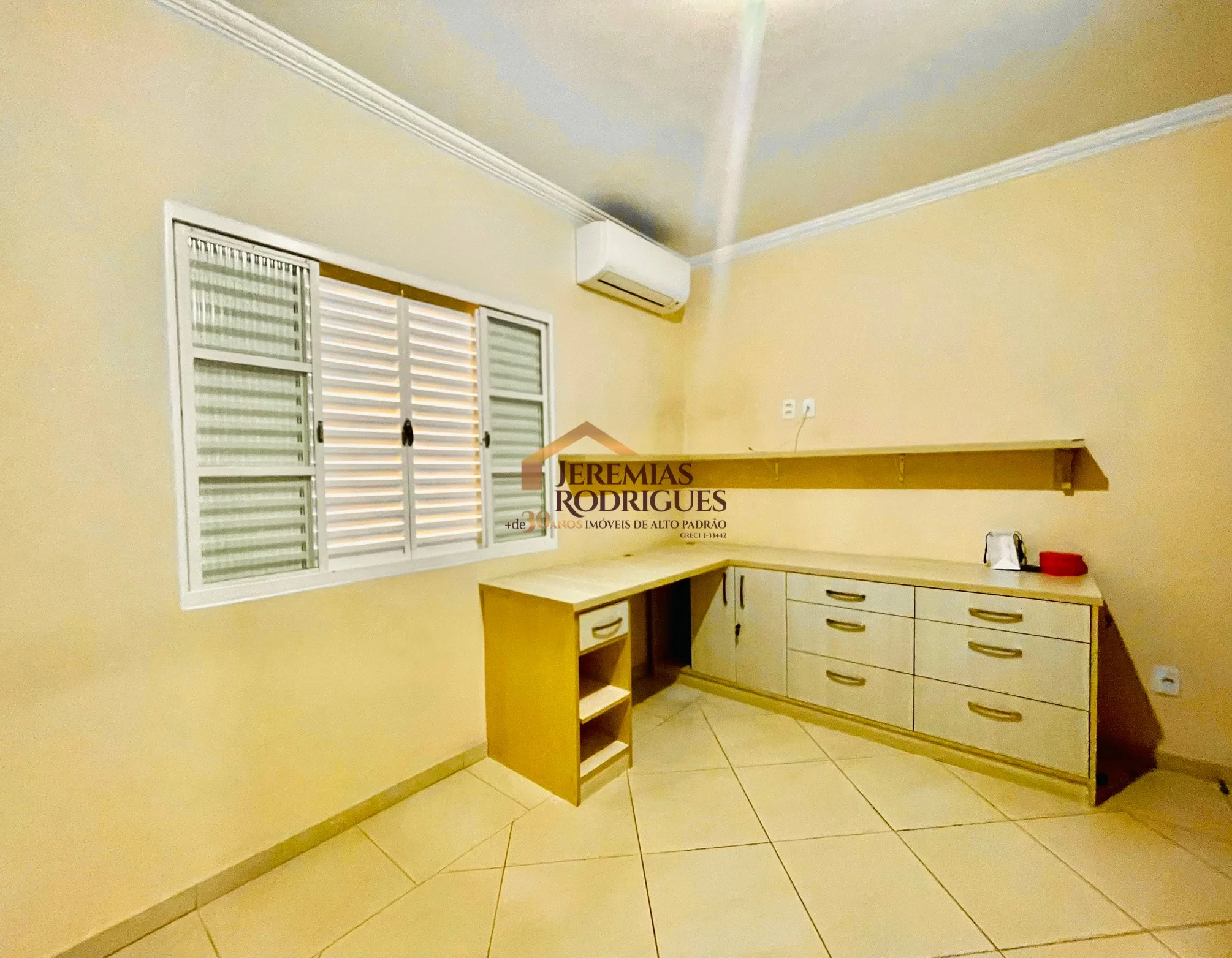Casa para locação e venda no Centro em Taubaté/SP. — foto 15