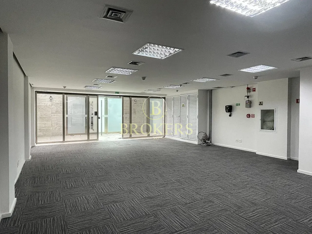 Edifício de sede corporativa exclusiva no Humaitá em localização estratégica da Zona Sul