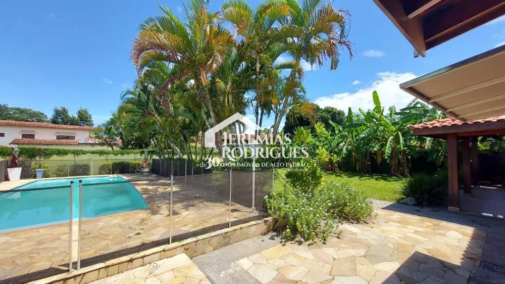 Casa térrea com 5 dorm - Condomínio Village Paineiras.