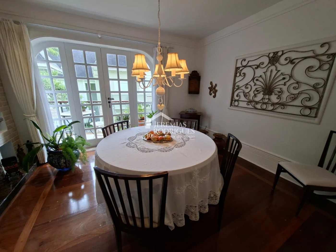 Apartamento à venda com 4 suítes no Edifício Evergreen em Campos do Jordão/SP
