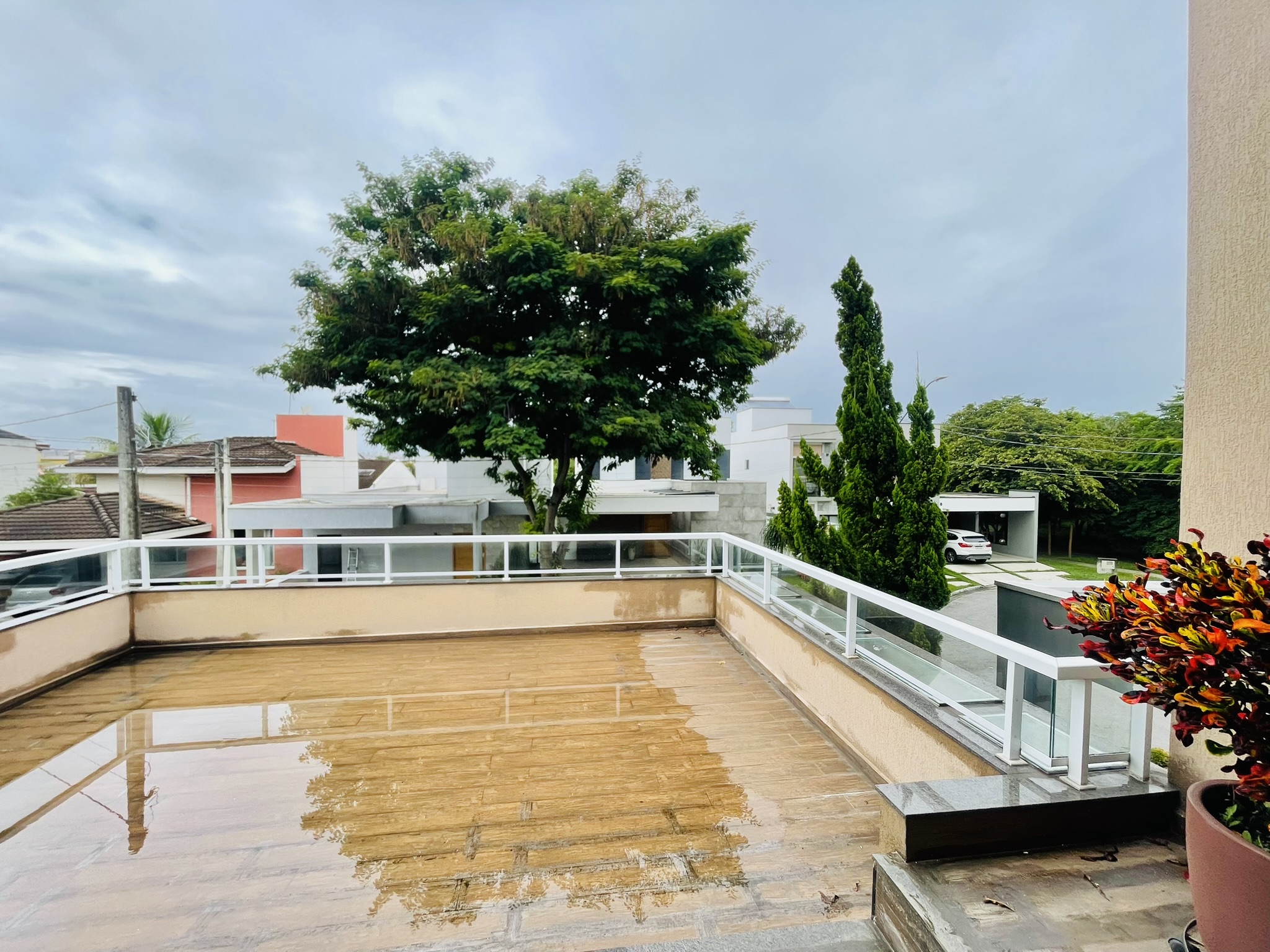 Casa para locação com 4 dormitórios no Condomínio Campos do Conde II em Tremembé/SP.