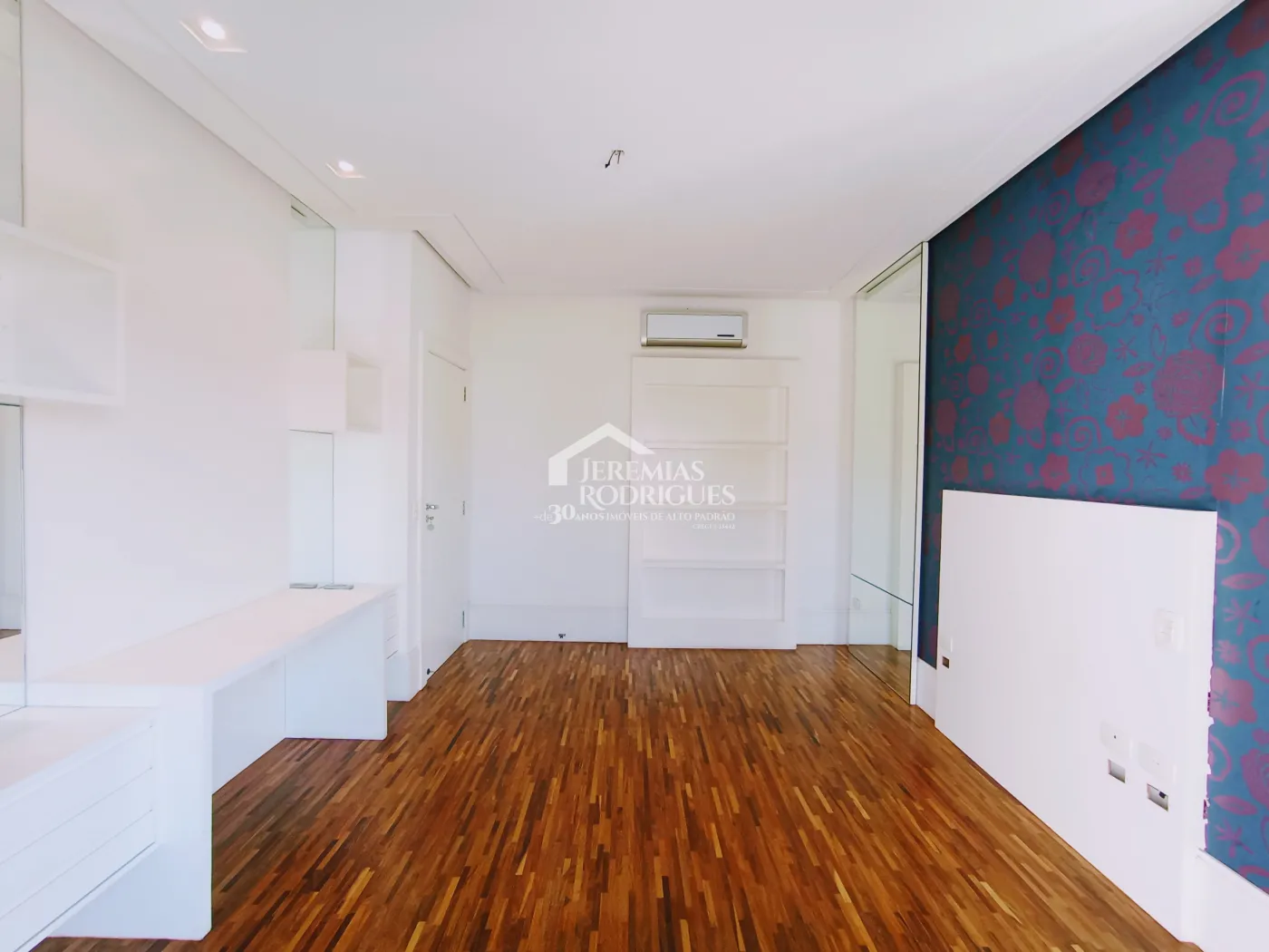 Casa para venda e locação com 4 suítes no Condomínio Taubaté Village em Taubaté/SP.