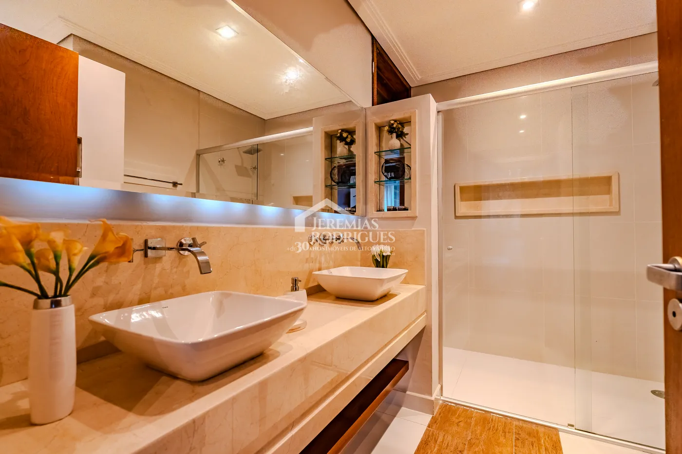 Casa para venda com 5 suítes no Condomínio Villandry em Campos do Jordão/SP